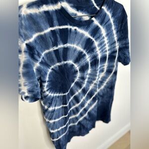 Men’s tie dye t shirt size M